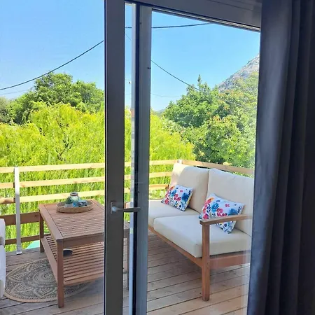 Isabel * سالاكوس